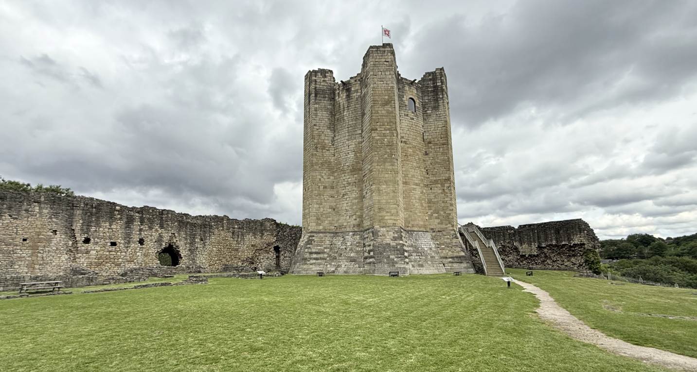 A computer screen shot of a stone castle

AI-generated content may be incorrect.